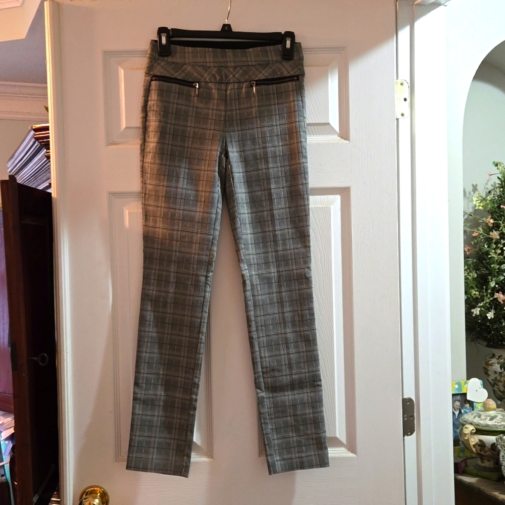 Candies pull on pants